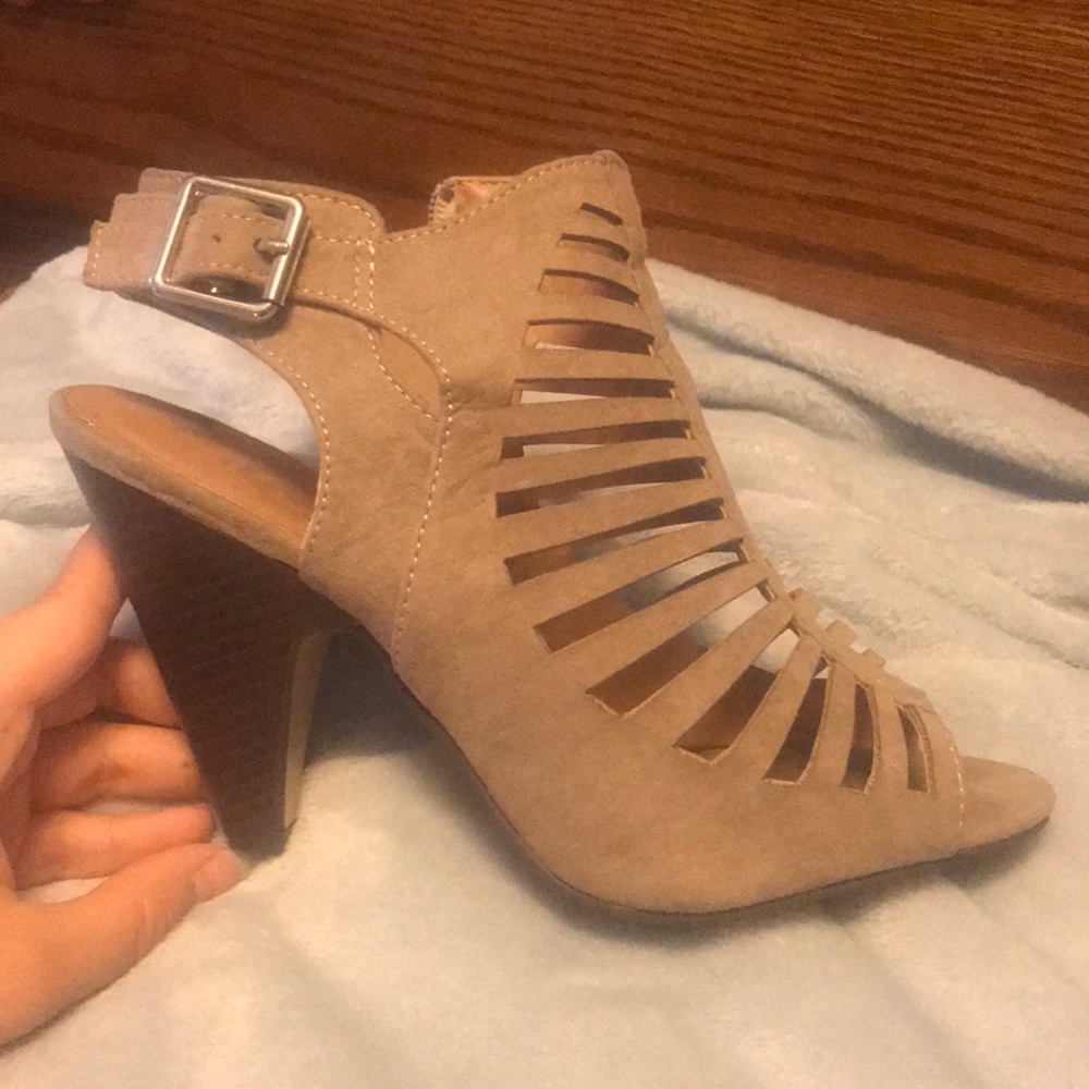 Nude Heels in great condition!